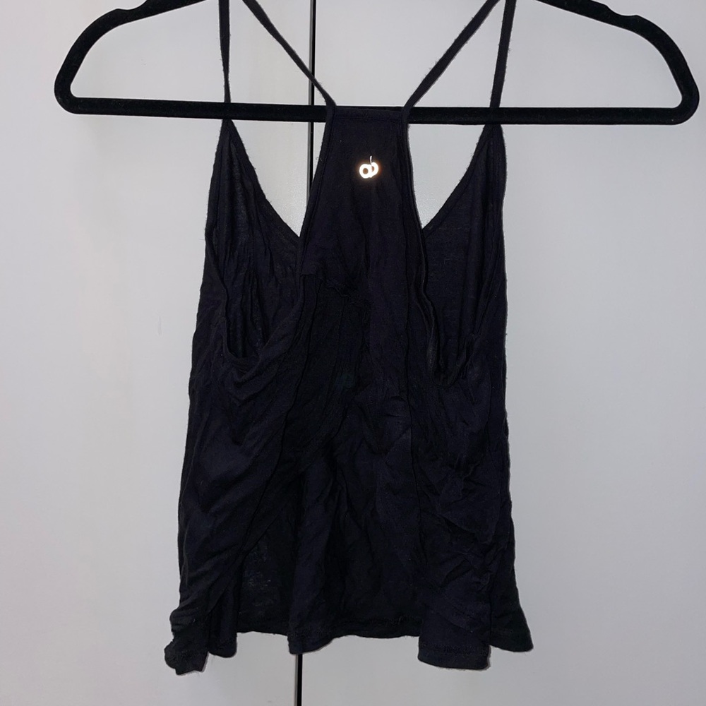 ALO Black Crop Top Workout Tank, Cross Back in Perfect Condition - Picture 2 of 4